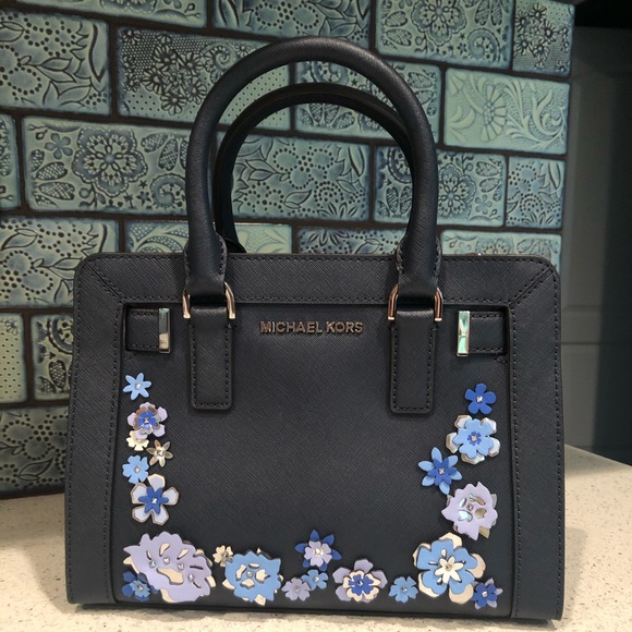 Navy Michael Kors handbag - Picture 1 of 7